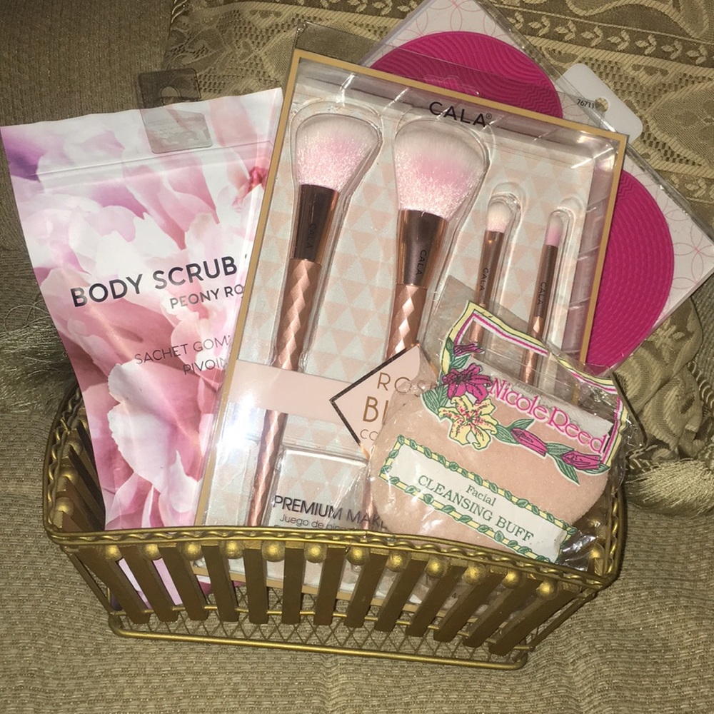 💝 Pretty ‘N Pink Stainless Steel Gold Gift Basket - Picture 2 of 7